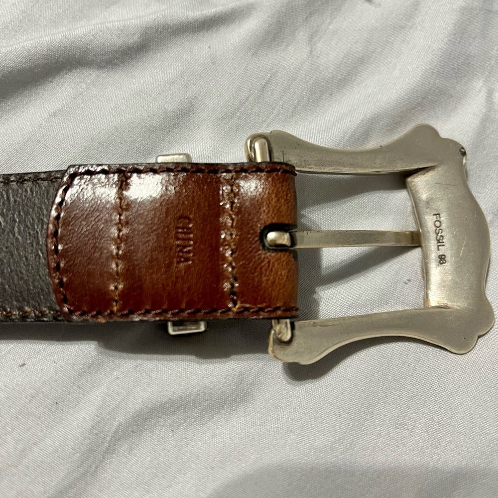 Vintage Fossil Belt Brown Leather with Silver Hardware - Picture 3 of 7